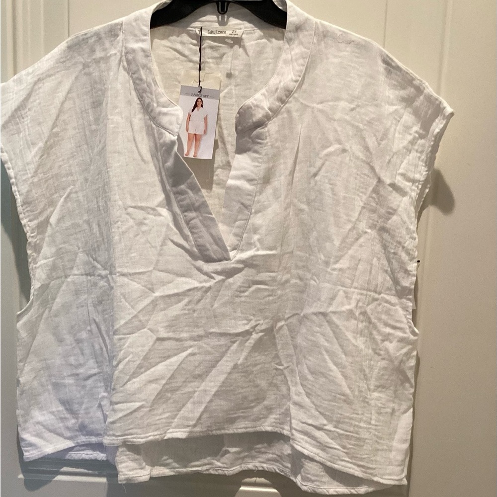 Salty Crew White Linen.     Split V-Neck Tunic.   Just one piece